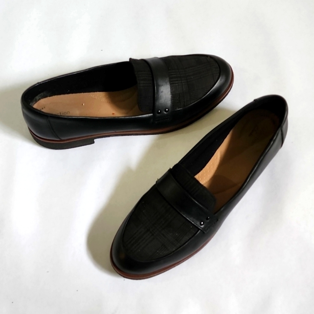 Womens Clark's Shoe's size 11, black with black plaid top